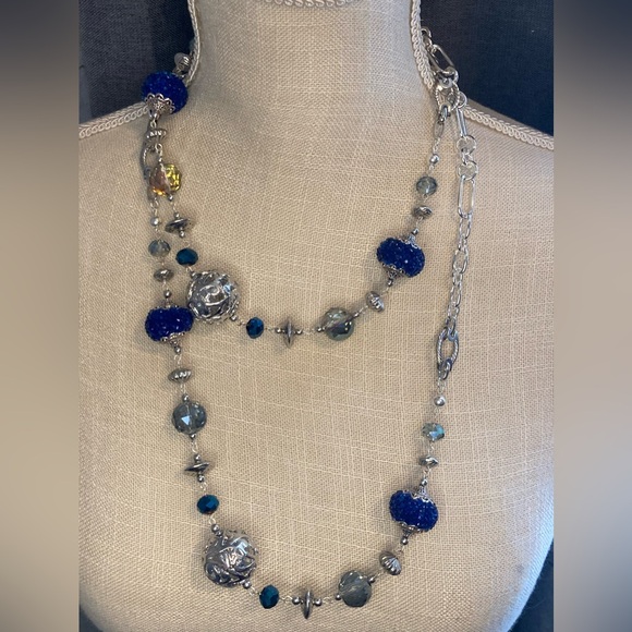 Women’s long chain beaded necklace. - Picture 14 of 17